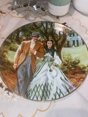 Decorative Home Art Ceramic Plate in Green and White by